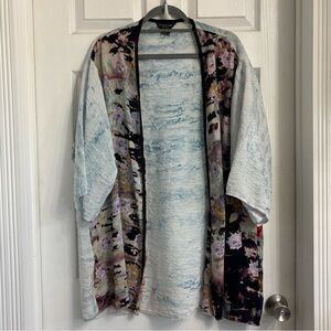 Citron Santa Monica Blue and White Floral Patterned Kimono Size Large